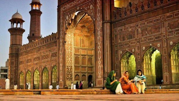 Badshahi Mosque 2