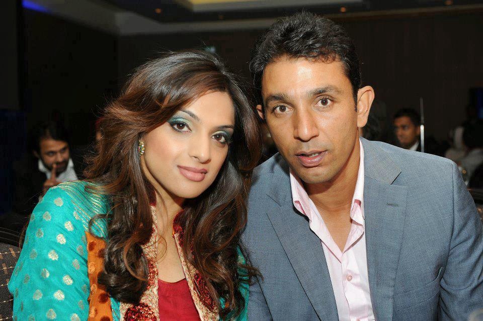 Azhar Mahmood with his wife