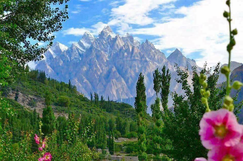 33 - Spectacular View of Passu Cones in Hunza