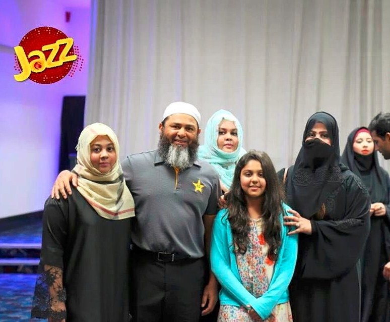 Mushtaq Ahmed with family