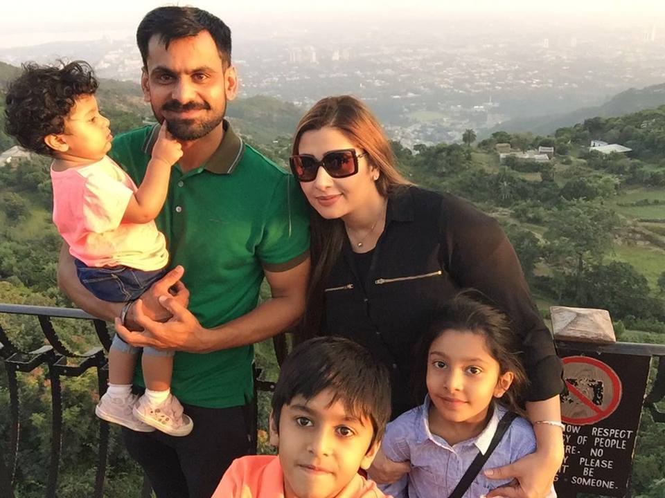 Mohammad Hafeez with family