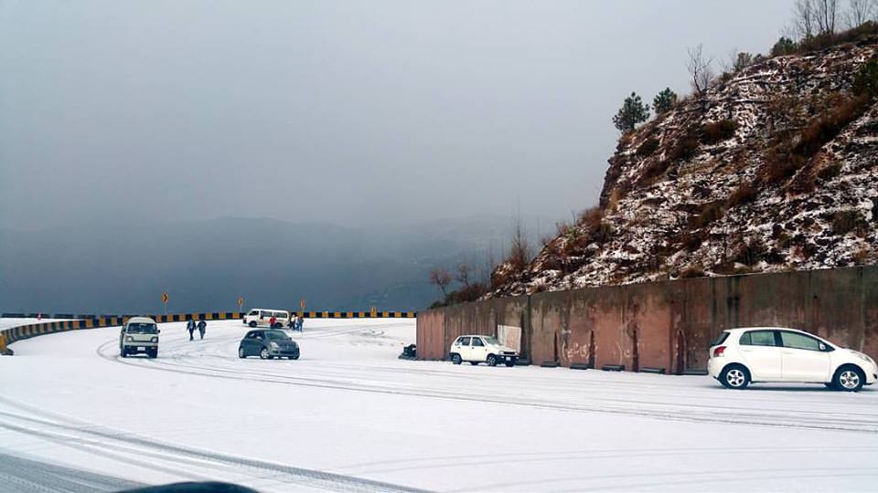 7 - Murree Expressway looks like this during Winters
