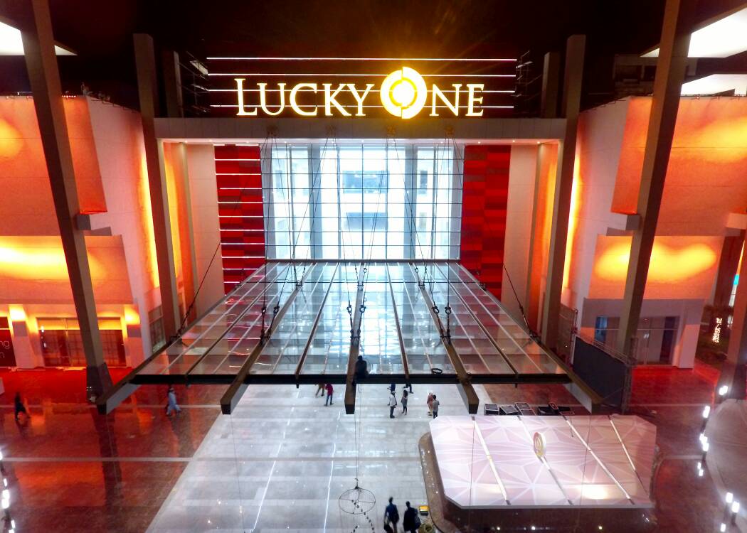 1 - Lucky One Mall Entrance