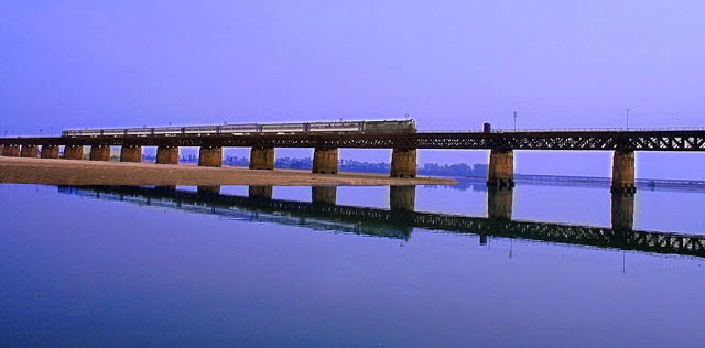 14 - Taiz Gam crossing over Historical Railway Bridge Jhelum