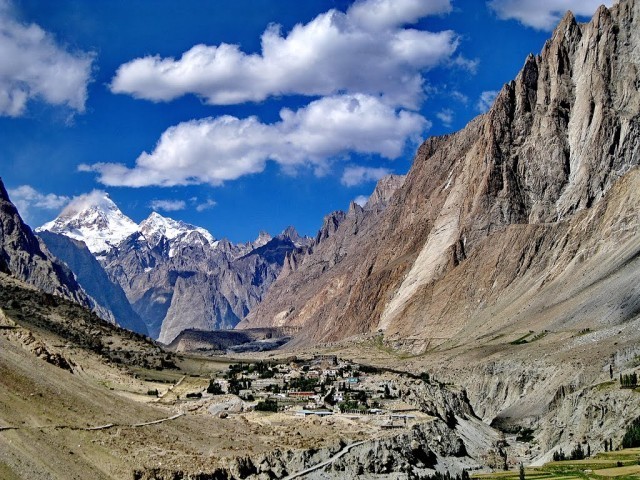 15 - Kande Village by Masherbrum Peak - Hushe Valley