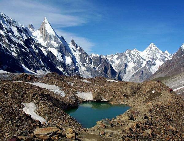 18 - Small Lake Hushe Valley - Laila Peak 1