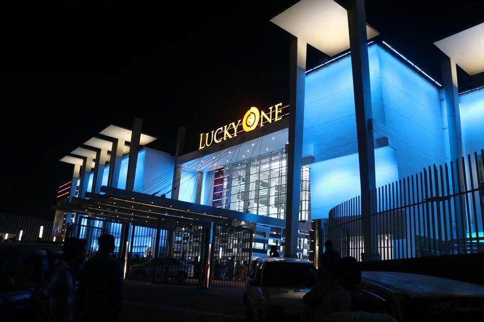 19 - Lucky One Mall Night View