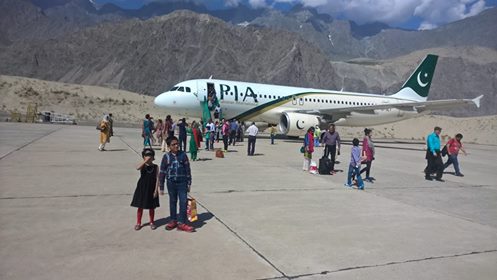 15 - Tourists getting off the plane at the Skardu Airport
