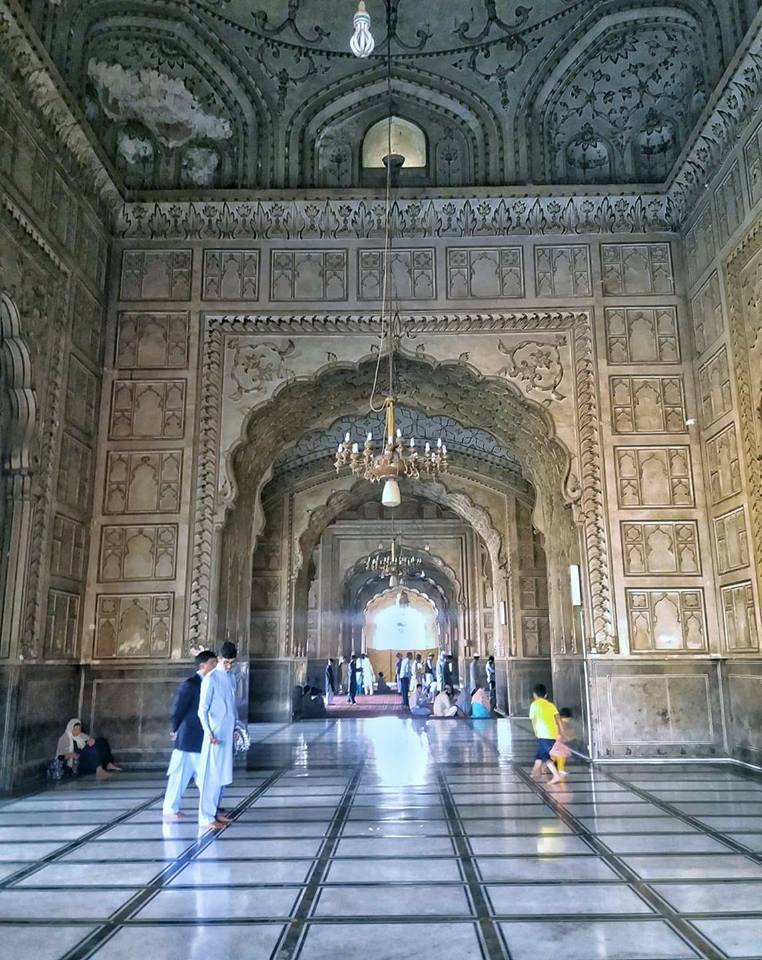 inside badshahi mosque