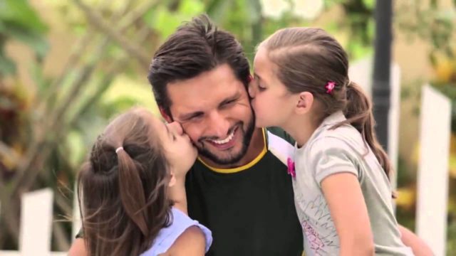 Afridi with his daughters